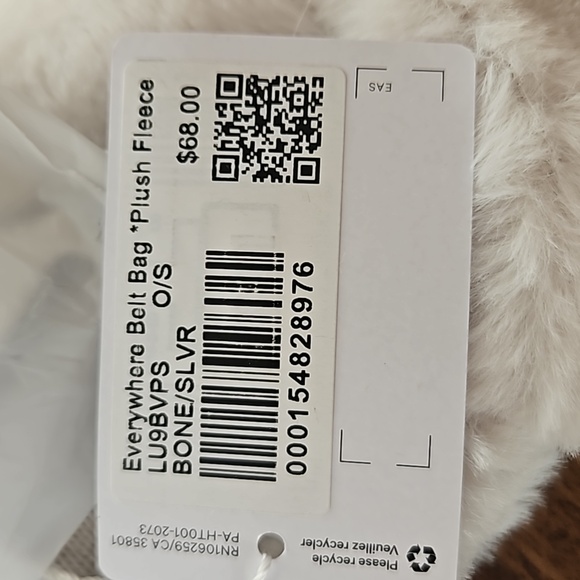 Lululemon Everywhere Belt Bag Plush Fleece - Picture 6 of 7